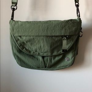 Lululemon Festival Bag green